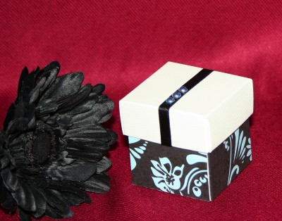 Photograph of the Chic Favour